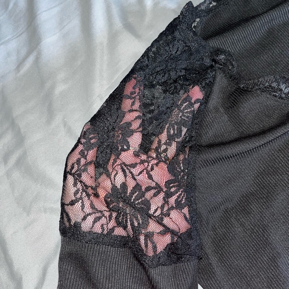 Black lace top - Picture 3 of 4